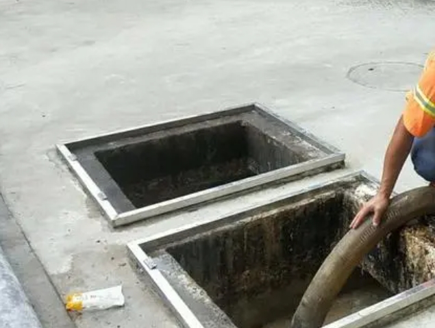 水满乡化粪池清理